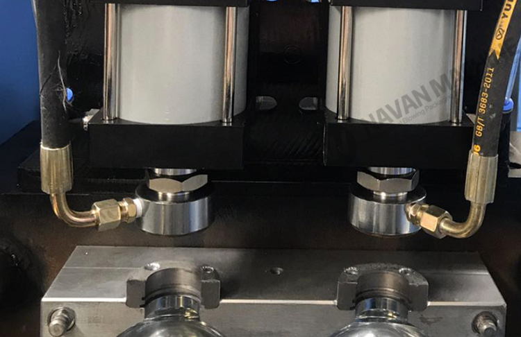 Semi Automatic 400 - 1200BPH 3 - 6L PET Bottle Stretch Blow Moilding Machine