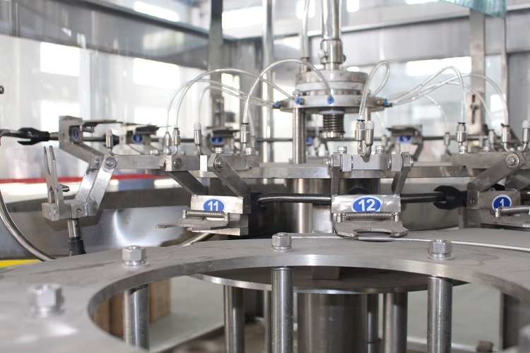 NAVAN Energy Saving 3L -10L Plastic Bottle Automatic Rotary Water Filling Machine