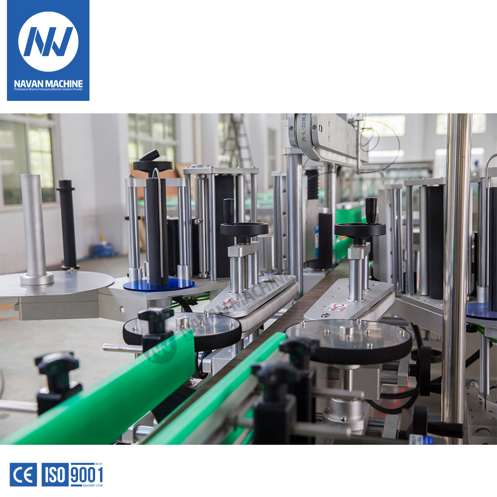 Full Automatic Sticker Labeling Machine For Plastic Glass Beverage Bottles