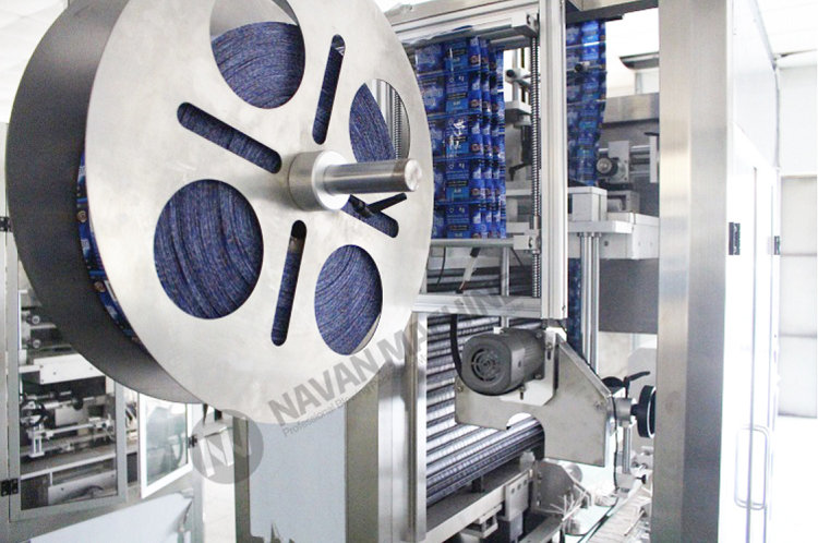 NAVAN Automatic Bottles Sleeve Shrink Labeling Machine Auto Label Applicator
