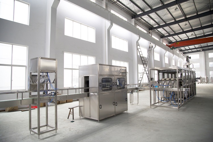 NAVAN Quality Assurance 5 Gallon Filling Machine Barreled Water Production Line