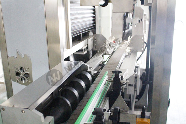 NAVAN Automatic Bottles Sleeve Shrink Labeling Machine Auto Label Applicator