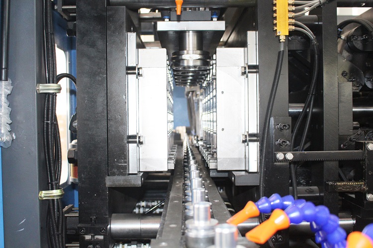 5500-7500BPH 0.1-2L PET Bottle Full Automatic Servo Blow Molding Machine
