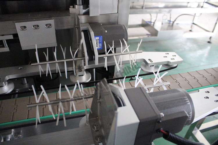 NAVAN Automatic Bottles Sleeve Shrink Labeling Machine Auto Label Applicator
